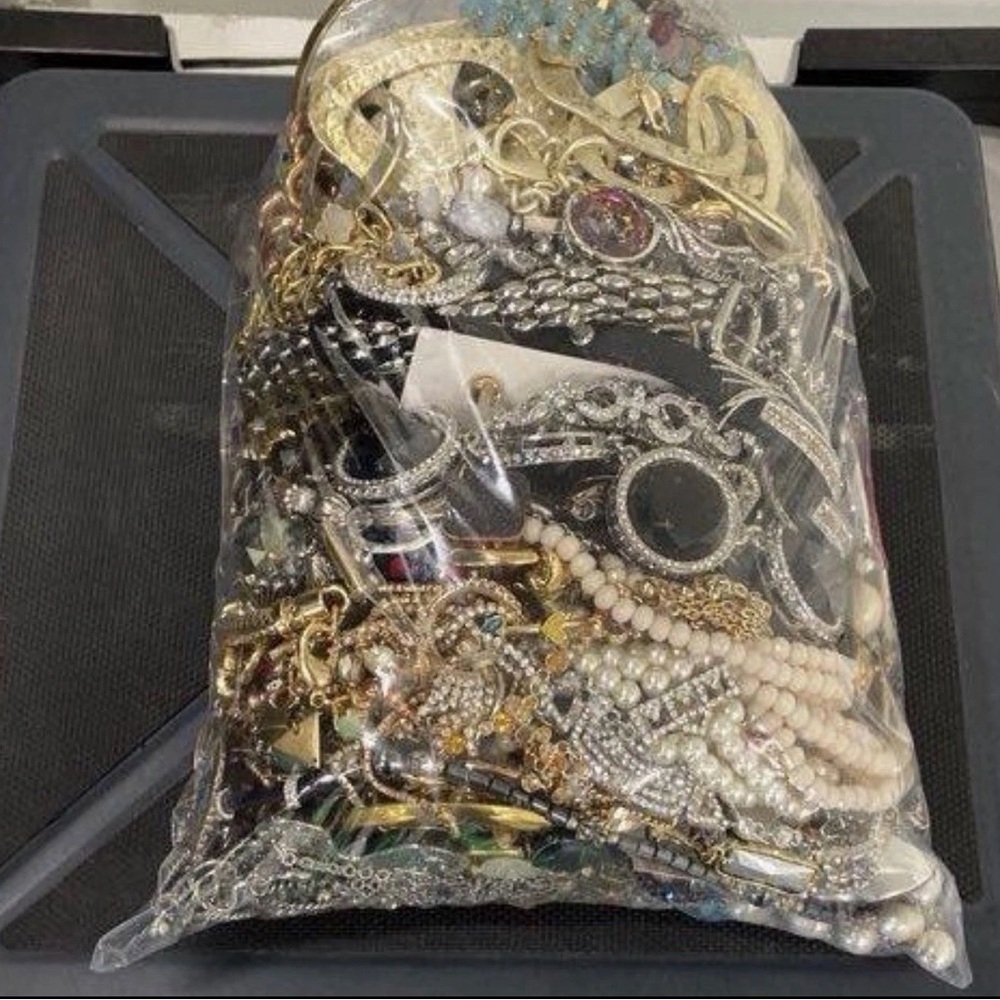 Layer Bar™ 1 LB Necklace Chains Discovery Lot Mixed Gold Silver Reseller - Picture 8 of 10